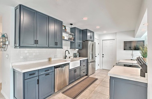Sanibel House | 3-bedroom vacation home just steps from Periwinkle Way