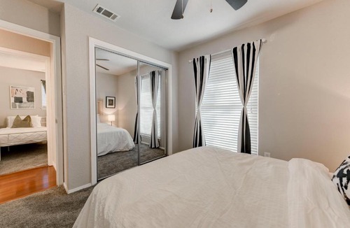 McNeil Apartment | 3 Bedroom Vacation House and Suites, Sleeps 7 Max.