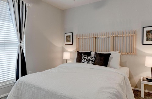 McNeil Apartment | 3 Bedroom Vacation House and Suites, Sleeps 7 Max.