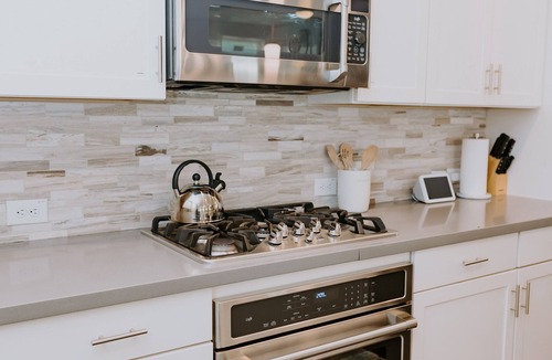 Southtown House | 3-bedroom vacation home just 17 minute walk to Alamodome