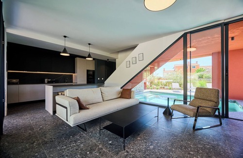 Mugeba Villa | 3-bedroom Villa Seconda in Mugeba with Pool