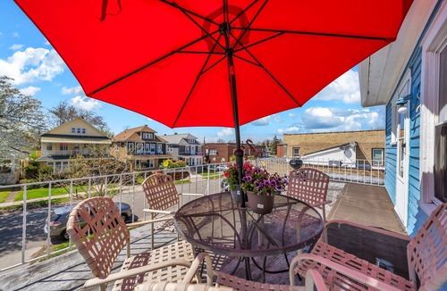 North Buffalo House | 3-Bedroom w/Balcony & Parking in Buffalo – Near Shops & Cafés, Pet-Friendly