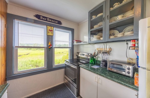 Weweantic House | 3-bedroom Waterfront house in delightful Wareham with AC for relaxing stays