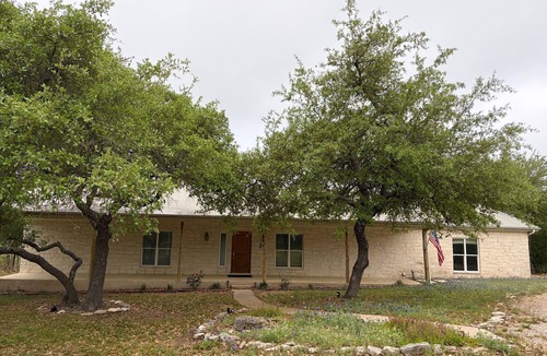 The Homestead House | 3-bedroom west Austin house in charming Bee Cave with cool AC and epic views!