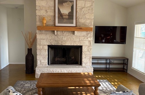 The Homestead House | 3-bedroom west Austin house in charming Bee Cave with cool AC and epic views!