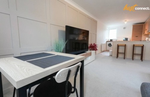 Bathgate Apartment | 3 bedroom Whiteside Apartment