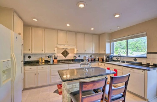 Bedford Apartment | 3 Bedroom with a Pool