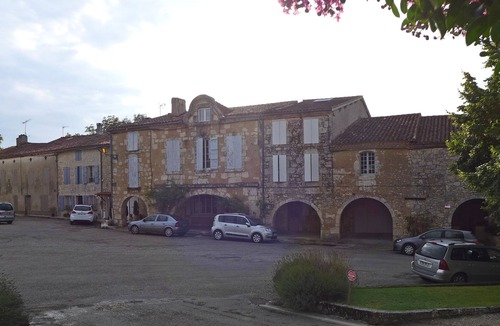 Saint-Clar House | 3 bedroomed house in beautiful arcaded square