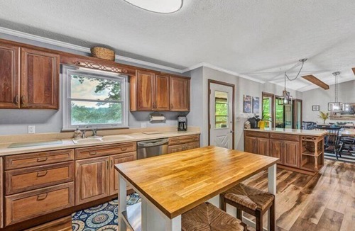 Huddleston House | 3 Bedrooms, 1 Flex Room, 3 Bathrooms! Great Dock! 3 Kayaks, Canoe & 2 Paddleboards! Pet Friendly!
