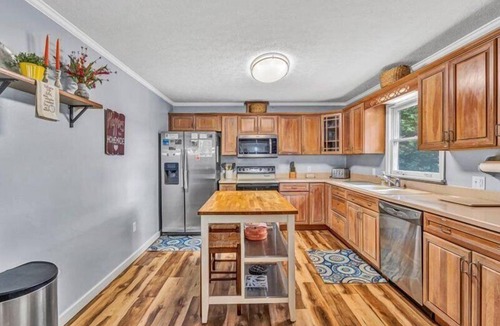 Huddleston House | 3 Bedrooms, 1 Flex Room, 3 Bathrooms! Great Dock! 3 Kayaks, Canoe & 2 Paddleboards! Pet Friendly!