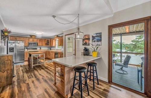 Huddleston House | 3 Bedrooms, 1 Flex Room, 3 Bathrooms! Great Dock! 3 Kayaks, Canoe & 2 Paddleboards! Pet Friendly!