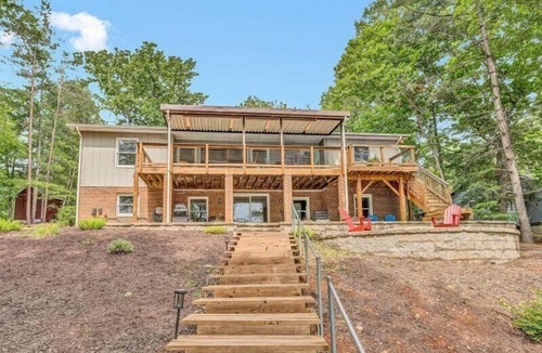 Huddleston House | 3 Bedrooms, 1 Flex Room, 3 Bathrooms! Great Dock! 3 Kayaks, Canoe & 2 Paddleboards! Pet Friendly!