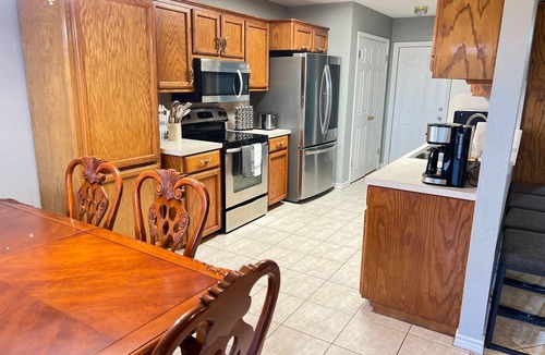 Calallen House | 3 BEDROOMS 2 BATHS W/LARGE BACK YARD & PET FRIENDLY IN CALALLEN!