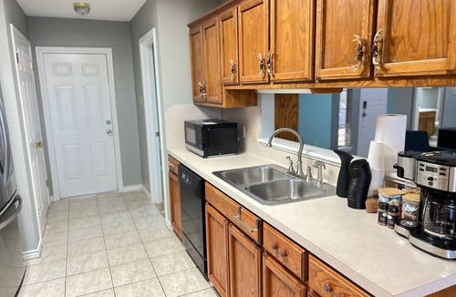 Calallen House | 3 BEDROOMS 2 BATHS W/LARGE BACK YARD & PET FRIENDLY IN CALALLEN!
