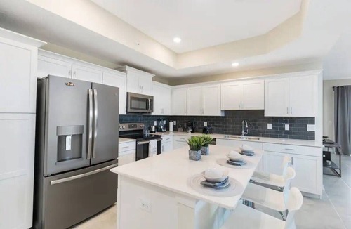 Bay Lake Apartment | 3 Bedrooms/2 Bathrooms/Storey Lake (4751-308 CT)