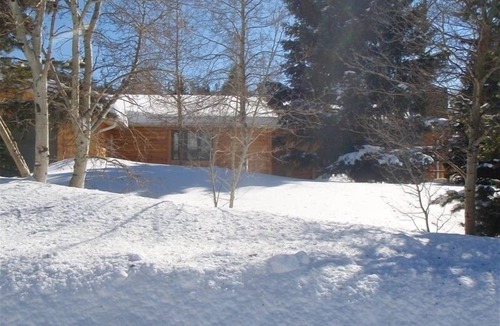 Dillon House | 3 bedrooms, 3 full bathrooms great location, Private hot tub, close to ski area,