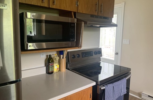 Kentville House | 3 bedrooms 5 bed’s upper unit of duplex home
