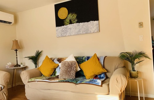 Kentville House | 3 bedrooms 5 bed’s upper unit of duplex home