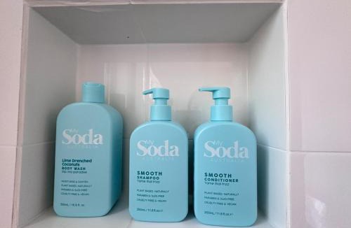 Fullarton House | 3 Bedrooms Home in Fullarton with Pool Access