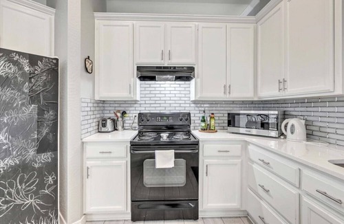Moore House | 3 bedrooms home in quiet neighborhood