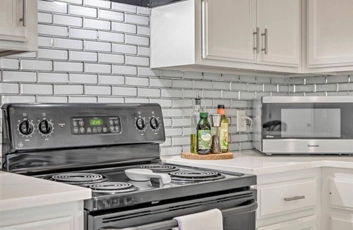 Moore House | 3 bedrooms home in quiet neighborhood
