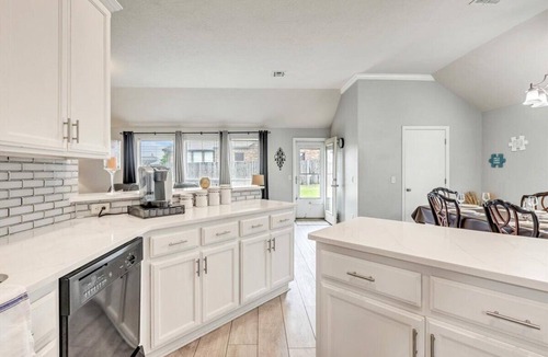 Moore House | 3 bedrooms home in quiet neighborhood