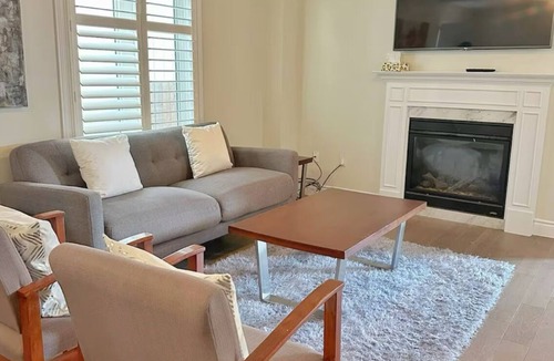 Courtice House | 3 bedrooms home peaceful friendly spot perfect for vacation, family visit, work