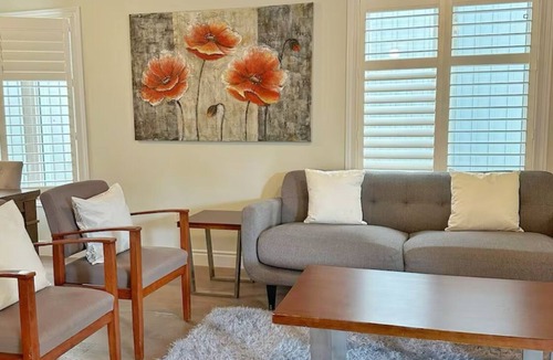 Courtice House | 3 bedrooms home peaceful friendly spot perfect for vacation, family visit, work