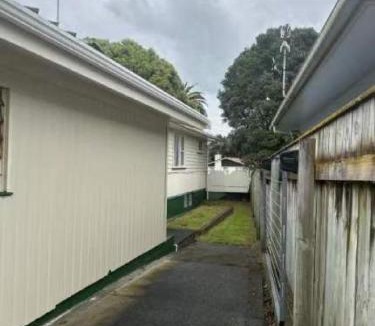 Palmerston North House | 3 bedrooms House,77 Slacks Rd