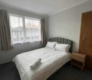 Palmerston North House | 3 bedrooms House,77 Slacks Rd