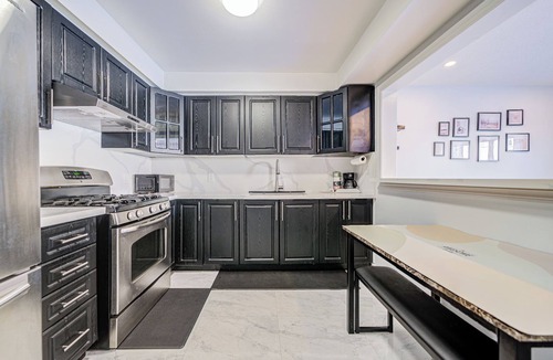 Armdale House | 3 Bedrooms Markham Private HOME w Parking 3-6Guests