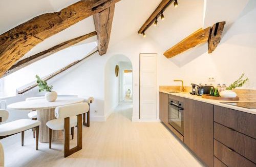 Montmartre Apartment | 3 bedrooms Sacrée cœur Place du Tertre Montmartre