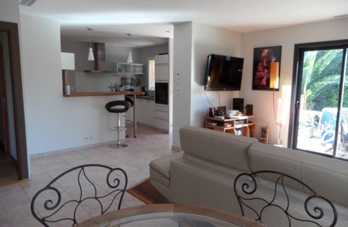 Gigean Villa | 3 bedrooms villa with pool in pretty village between Montpellier and Sète