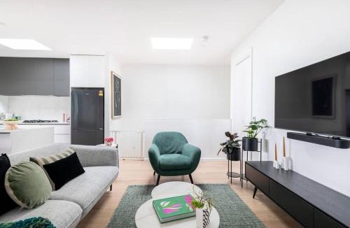 Brunswick West House | 3 BedroomTownhouse-free parking