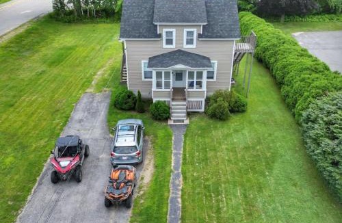 Upper Village Apartment | 3 beds in Gorham direct trail access