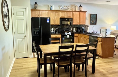 Hollister Condo | 3 BR, 2 Bath Condo on the Shores of Table Rock Lake with Dock Access