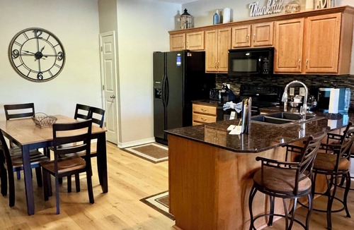 Hollister Condo | 3 BR, 2 Bath Condo on the Shores of Table Rock Lake with Dock Access