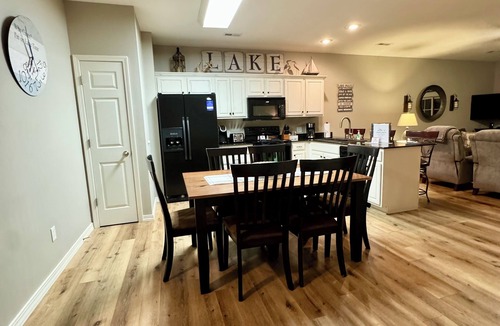 Hollister Condo | 3 BR, 2 Bath Condo on Table Rock Lake with Dock Access