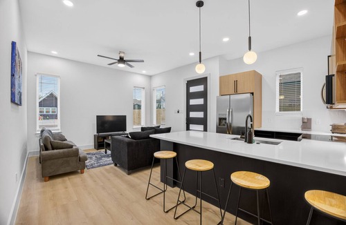 Houston House | 3 BR 2BA Downstairs Duplex 15 Minutes to Downtown