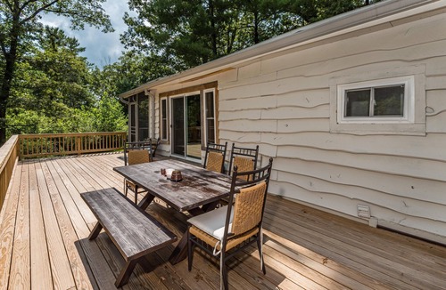 Helmsburg Cabin | 3 BR, 2BA Log Cabin
