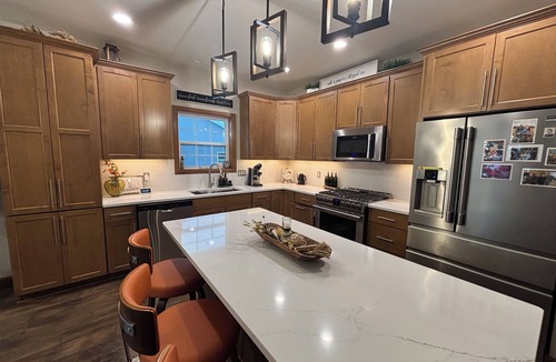 Neenah House | 3-br 3 bath 3 miles to Appleton Airport, 15 min to EAA