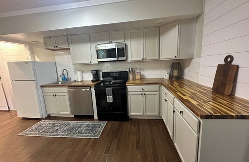 Cortland Apartment | 3 BR Apt conveniently located downtown Cortland