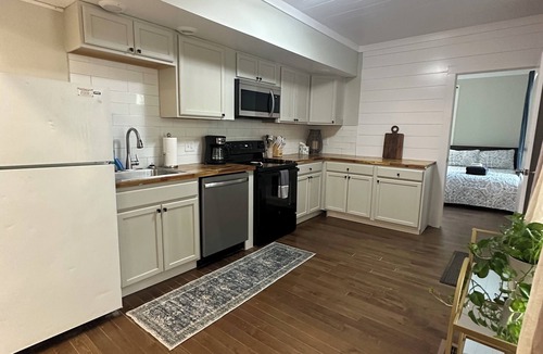 Cortland Apartment | 3 BR Apt conveniently located downtown Cortland