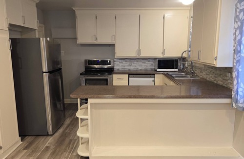 Carlingwood - McKellar Park - Laurentien View House | 3 BR Bungalow Central West near Carlingwood Mall and Westboro