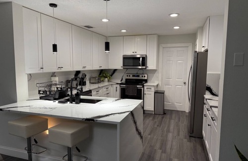 Orlando House | 3-br contemporary getaway with independent office space, in delightful Orlando.