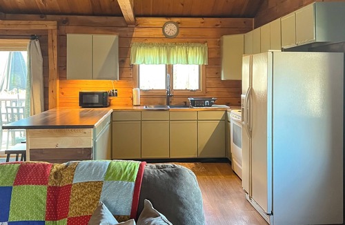 Barnstead House | 3 BR Cozy Retreat w/Spacious Deck & Fire Pit