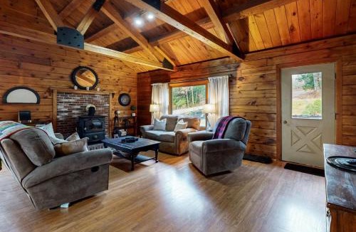 Barnstead House | 3 BR Cozy Retreat with Spacious Deck and Fire Pit
