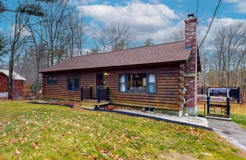 Barnstead House | 3 BR Cozy Retreat with Spacious Deck and Fire Pit