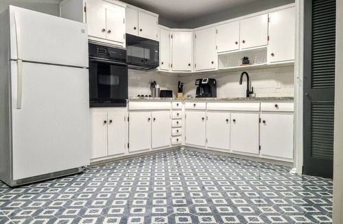 Norfolk House | 3-BR Home 3 mins. to Airport & 11 mins. to Beach