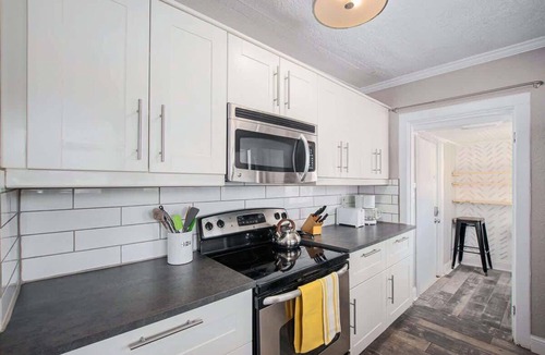 Tower Homes House | 3 BR Home|Sleeps 6 In Waldo Futbol+FiFA